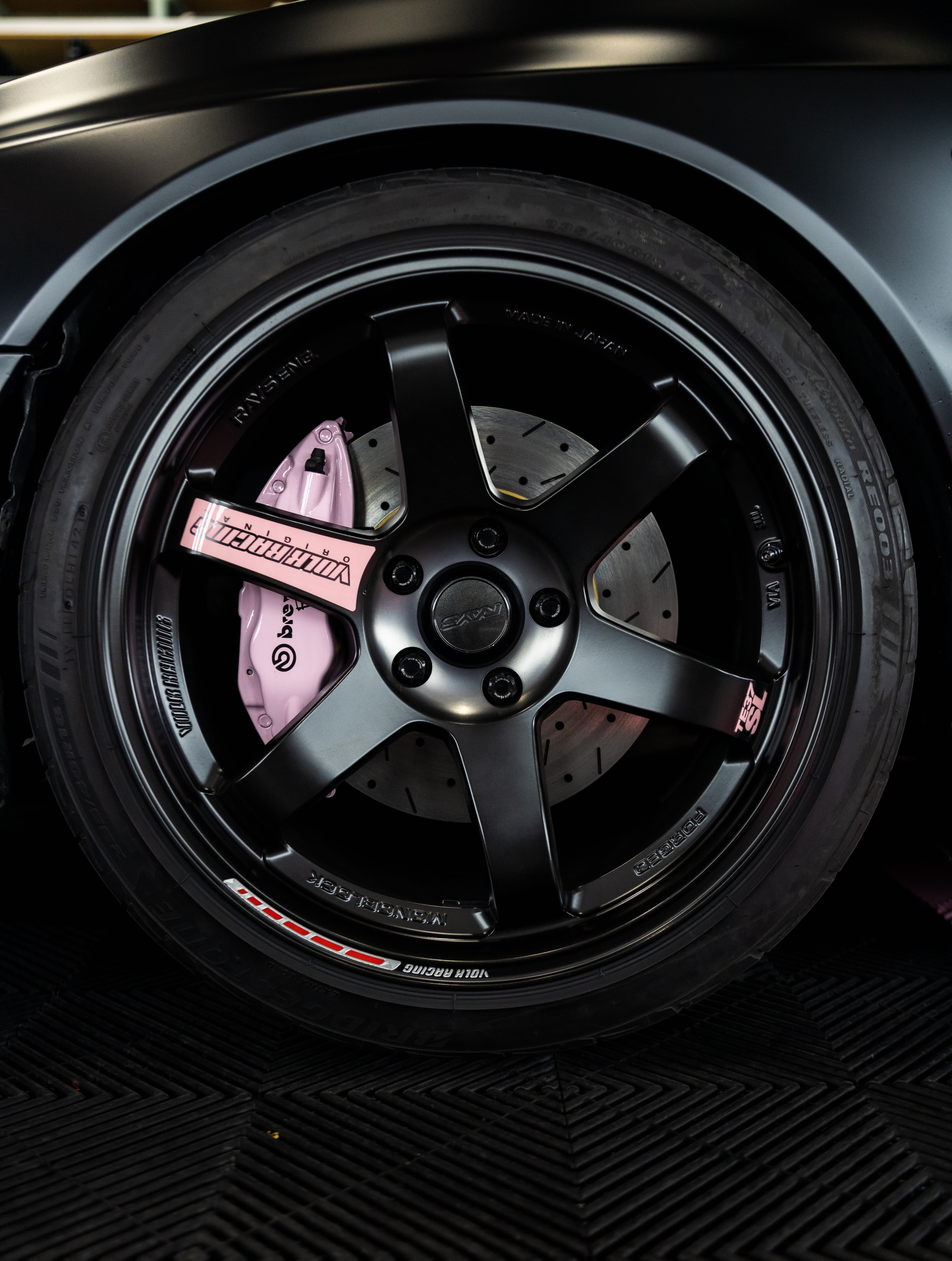 Caliper colour change detail